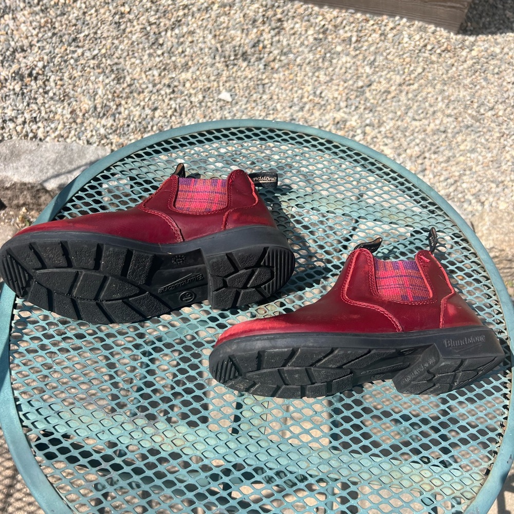 Girls Red Blundstones
